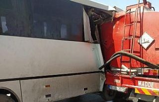 İzmir’de maden işçilerini taşıyan servis kaza...