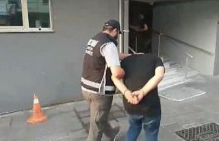 İzmir’de ruhsatsız silah deposuna baskın