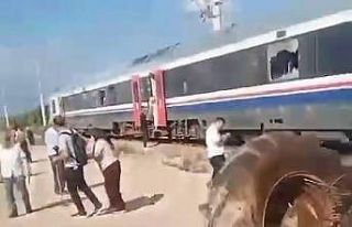 İzmir’de traktör ile tren çarpıştı: 1’i...