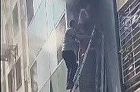 İzmir’de yangın çıkan otelde 5 kişi dumandan...