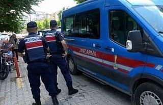 Jandarma 6 ayda 2 bin 897 aranan şahsı yakaladı