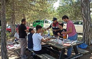 Jandarma vatandaşları orman yangınlarına karşı...