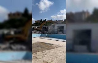 Kaçak yapı yıkımına giden İBB ekiplerine ve...