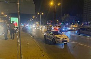 Kadıköy’de makas atarak ilerleyen araç motosiklete...