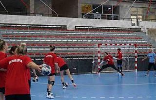 Kadınlar Hentbol Süper Ligi şampiyonu Kastamonu...