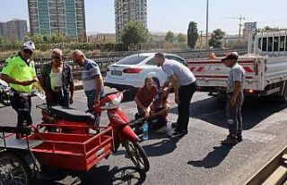 Kamyonet ile motosiklet çarpıştı, 2 kişi yaralandı