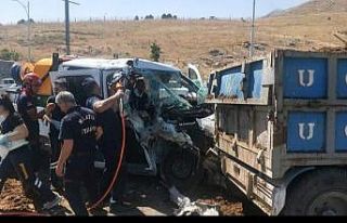 Kamyonet ile traktör çarpıştı: 1 yaralı