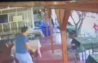 Kamyonetin altında kalan 8 yaşındaki çocuk hayatını...