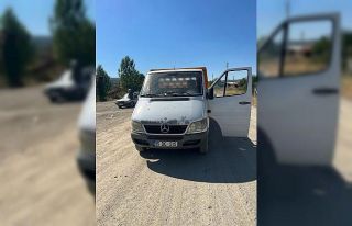 Kamyonetin kapısını açarak düşen 3 yaşındaki...