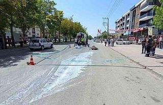 Kamyonun çarptığı motosiklet sürücüsü genç...