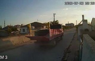 Kamyonun çarptığı motosiklet sürücüsü hayatını...