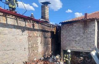 Karaman’da duvar dibine bırakılan soba kovasından...