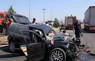 Karşı şeride geçen araç faciaya sebep oluyordu:...