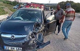 Kastamonu’da hafif ticari araç ile otomobil çarpıştı:...