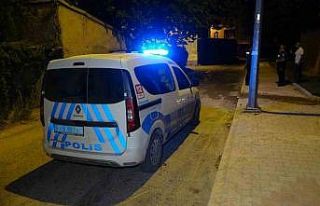 Kavgayı ayırırken pompalı tüfekle vuruldu