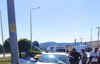 Kavşakta meydana gelen kazada 7 kişi yaralandı