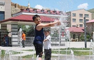 Kavurucu sıcaklara çocuklardan çözüm: fıskiyelerle...