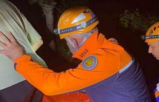 Kayalıklardan düşen bir kişi hayatını kaybetti