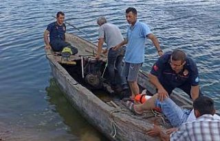 Kayalıklardan düştü, kayıkla kurtarıldı