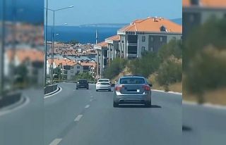 Kazaya davetiye çıkardı... Araba kullanırken ayağını...