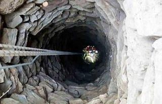 Keçiler 15 metrelik kuyuya düştü