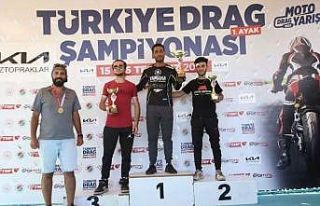 Kepez’de motodrag yarışları nefesleri kesti