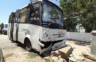 Keşan’da iki yolcu minibüsü çarpıştı: 2 yaralı