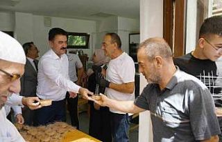 Kırıkkale Valisi Tekbıyıkoğlu vatandaşlara aşure...