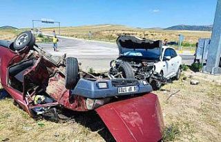 Kırıkkale’de iki otomobil çarpıştı: 6 yaralı