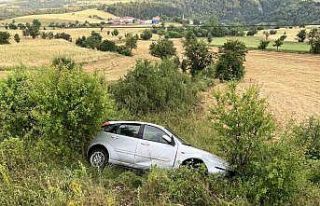 Kırmızı ışıkta bekleyen araçlara çarptı,...
