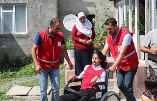 Kızılay engelli bireyleri unutmadı, tekerlekli...