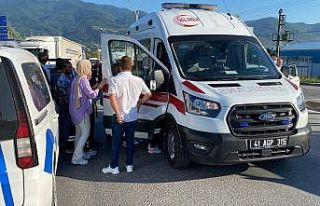 Kocaeli’de motosiklet ile otomobil çarpıştı:...