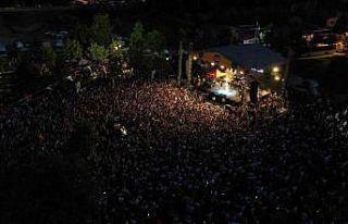 Kocaeli’de Semicenk rüzgarı: Gençler konser alanını...