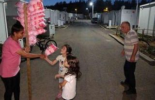 Konteyner kentteki çocukların pamuk şekercisi oldu