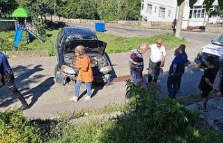 Kontrolden çıkan otomobil refüje çarparak takla...