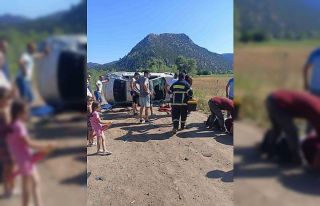 Konya’da mıcıra kapılan otomobil devrildi: 1...