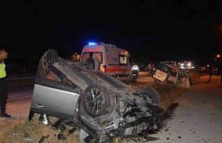 Korkuteli’nde iki otomobil çarpıştı: 1 ölü,...
