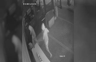 Kova kova tekel bayisini soydular, güvenlik kamerasına...