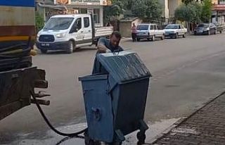 Kozan’da konteynerler bayram sonrası temizleniyor