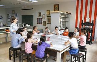 Küçükçekmece’de çocukları ve gençleri sanatla...