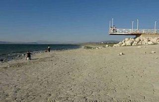 Kuraklıkla boğuşan Burdur Gölü son elli yılda...