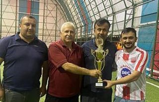 Kuruçayspor ASKF’den Şampiyonluk kupasını aldı
