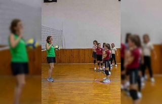 Kuşadalı çocuklar tatillerini yaz spor okulları...