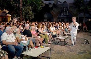 Kuşadası’nda müzikal gösteri