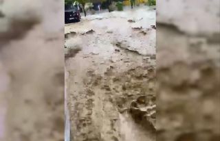 Kuvvetli yağış beldede hayatı olumsuz etkiliyor