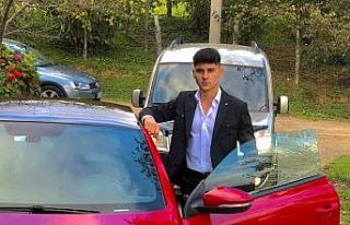 Kuzeninin kullandığı otomobil ile çarpışan motosiklet...