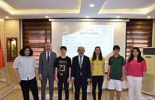 LGS şampiyonları, Vali Karadeniz tarafından ödüllendirildi