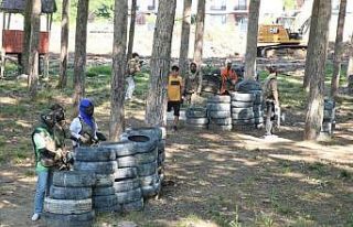 Lise öğrencileri paintball oynadı