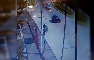 Lüks otomobil ile hafif ticari aracın karıştığı...