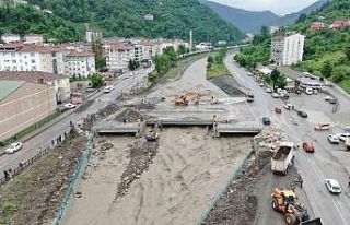 Mahalleli, her yağışta ilçeye korku yaşatan köprünün...